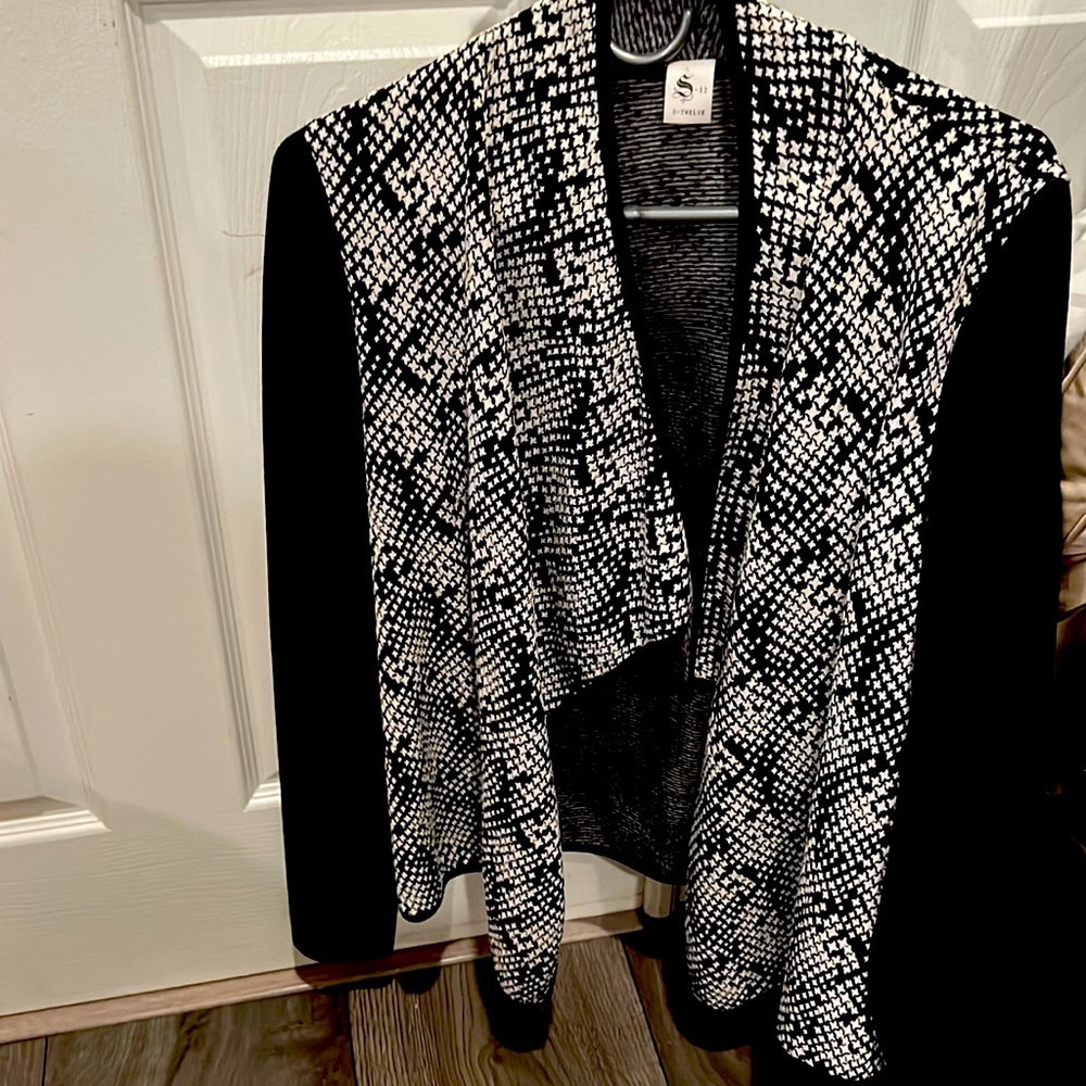 S-twelve Cardigan with very kool look and design. Borders see pics is very chic